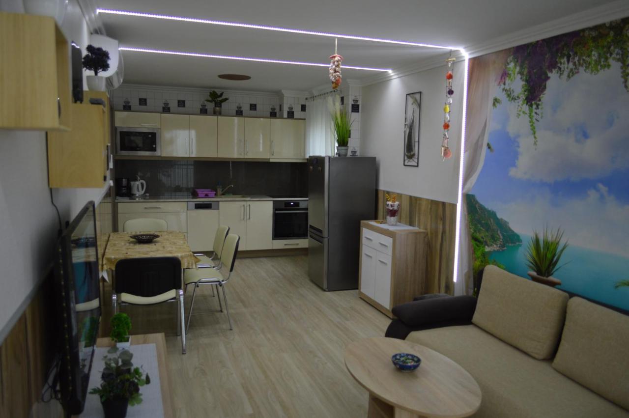 Siofok Ezuestpart Granada Koezvetlen Vizparti Premium Apartman Bagian luar foto