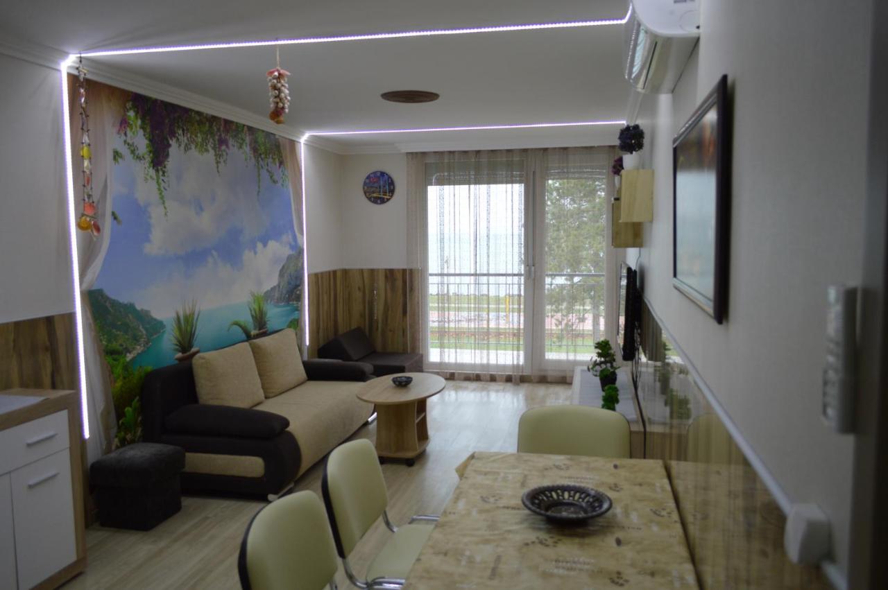 Siofok Ezuestpart Granada Koezvetlen Vizparti Premium Apartman Bagian luar foto