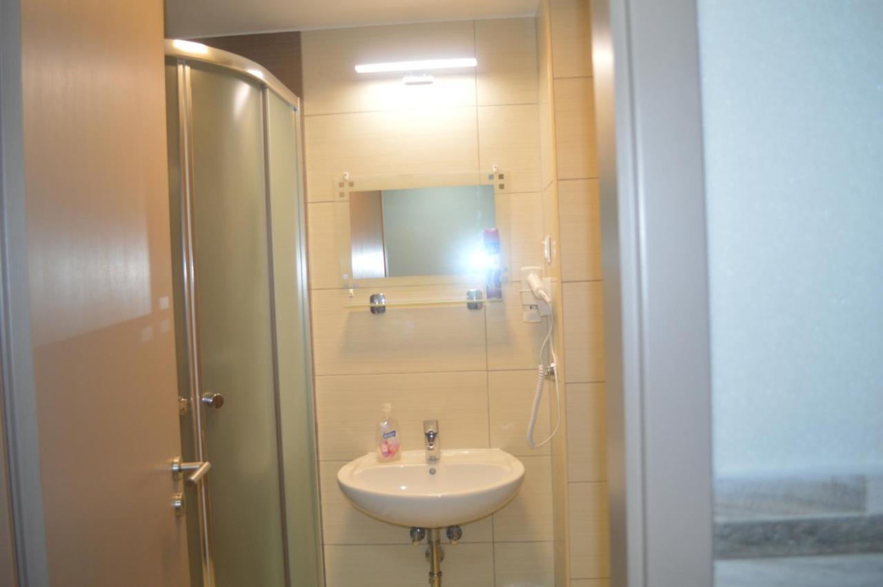 Siofok Ezuestpart Granada Koezvetlen Vizparti Premium Apartman Bagian luar foto