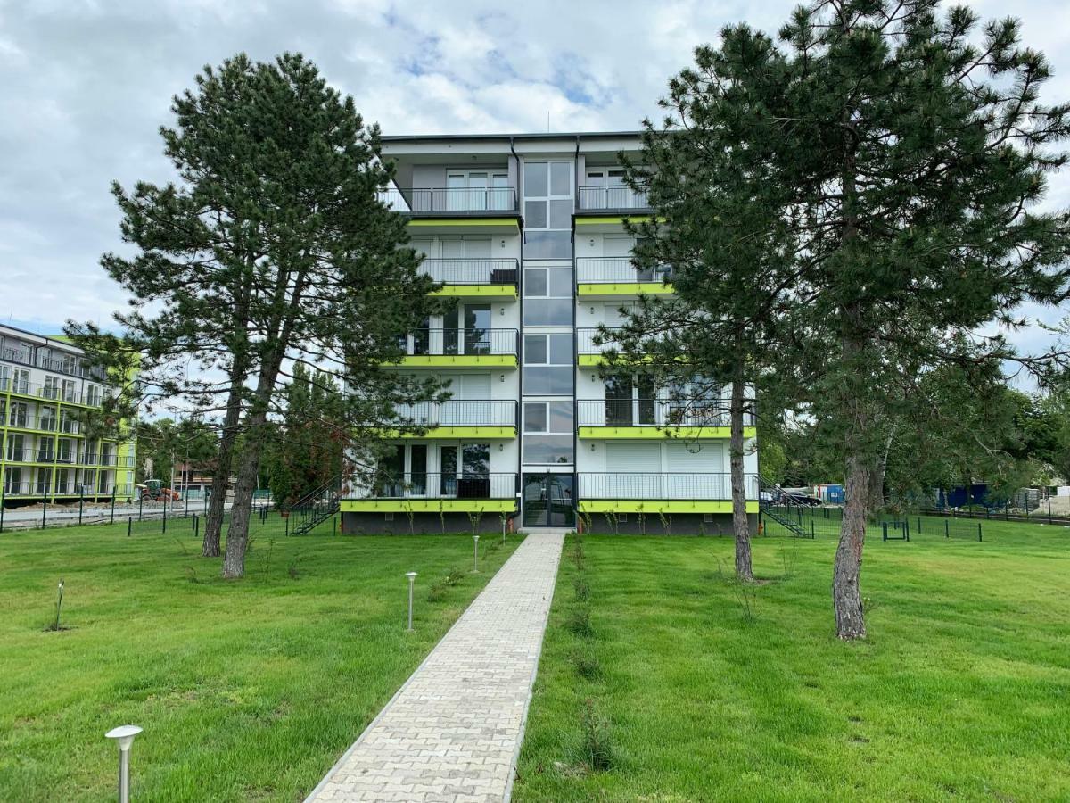 Siofok Ezuestpart Granada Koezvetlen Vizparti Premium Apartman Bagian luar foto