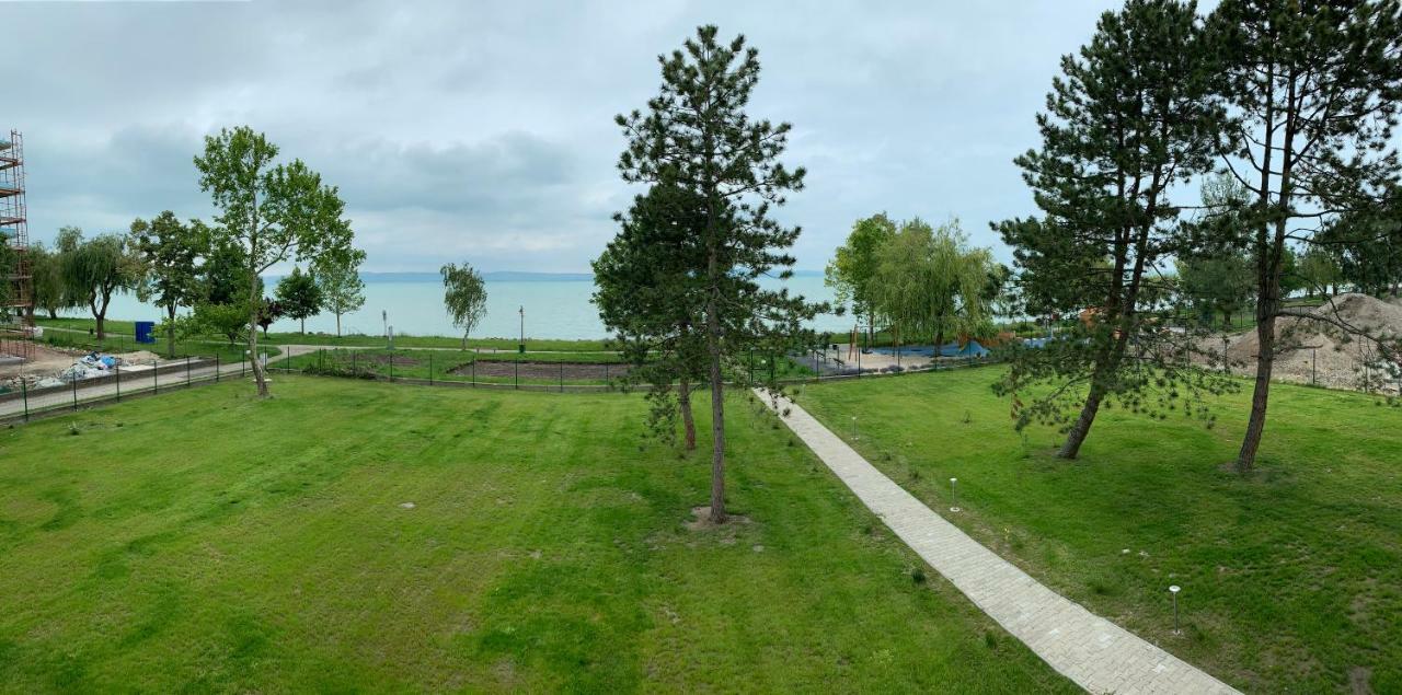 Siofok Ezuestpart Granada Koezvetlen Vizparti Premium Apartman Bagian luar foto